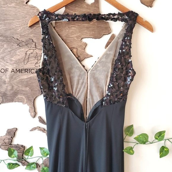Stunning Sequin Backless Trumpet Dress 🖤 - Picture 7 of 16
